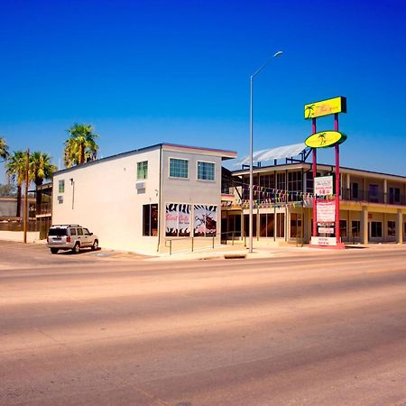 Whispering Palms Inn Del Rio Exterior photo