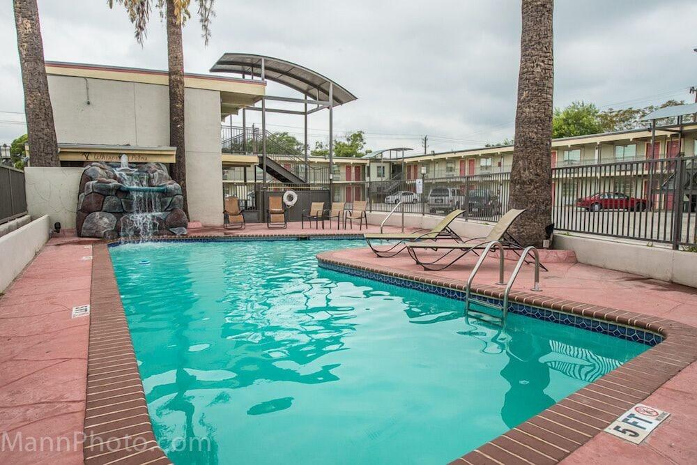 Whispering Palms Inn Del Rio Exterior photo
