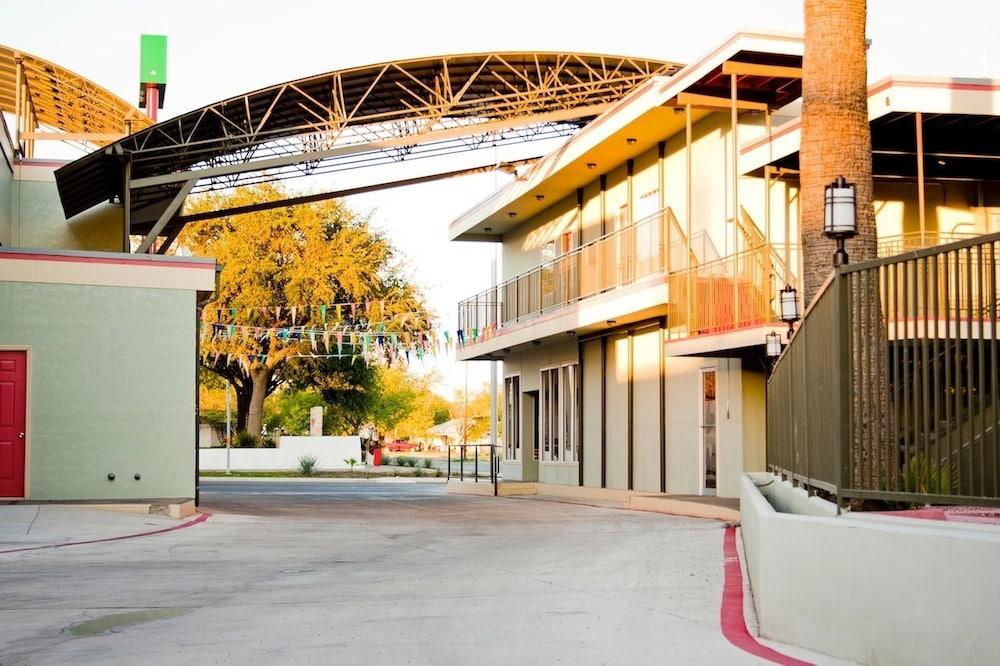 Whispering Palms Inn Del Rio Exterior photo